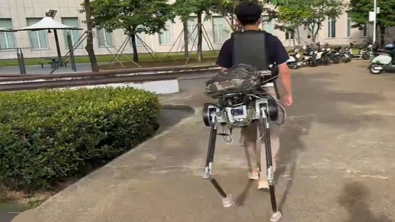 China desarrolló un robot portátil que convierte a las personas en centauros y ayuda a transportar carga.