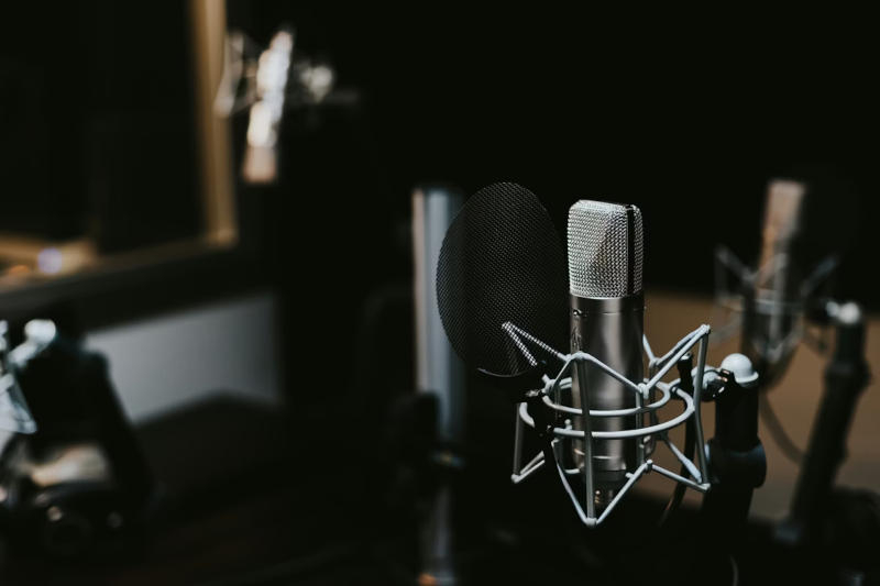 Los chatbots basados en IA fracasaron como presentadores de radio: cada uno tiene su propio estilo.