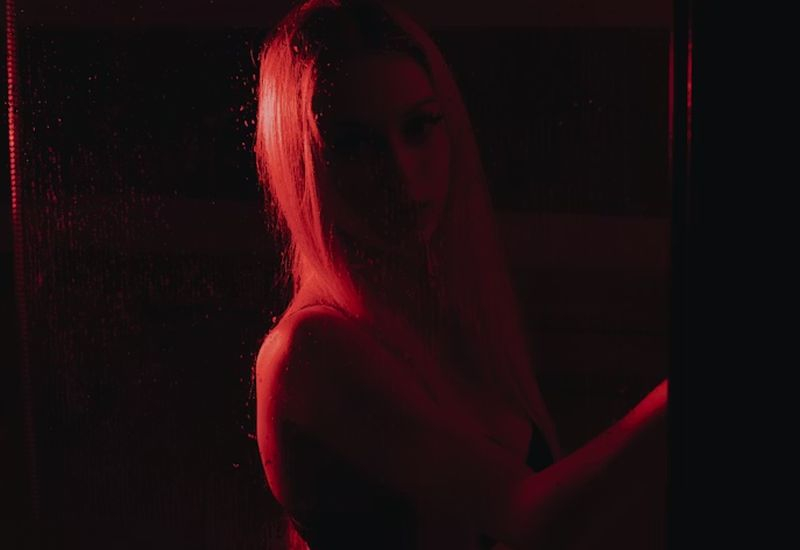 OpenAI pospuso la creación de contenido para adultos en ChatGPT y ha dejado el proyecto del bot de IA para adultos "en espera".