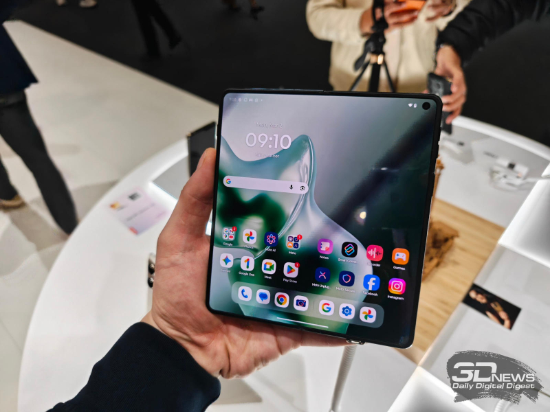 Motorola presentó el nuevo teléfono flexible Razr Fold