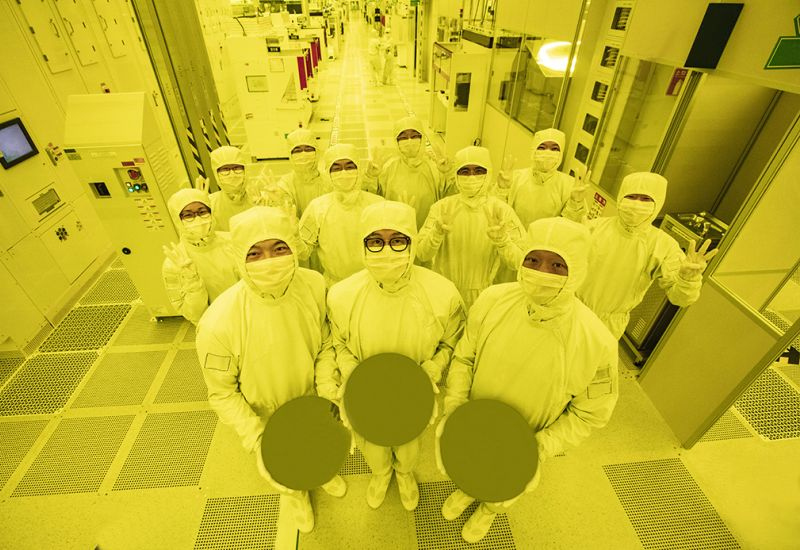 El mercado mundial de semiconductores alcanzará un volumen de 1 trillón de dólares ya este año, lo que ocurrió cuatro años antes de lo previsto, gracias al desarrollo de la inteligencia artificial