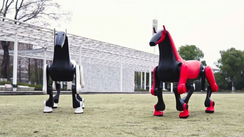 Los ingenieros chinos desarrollaron un “robocónya”, capaz de transportar a un jinete de hasta 50 kg por terreno montañoso.