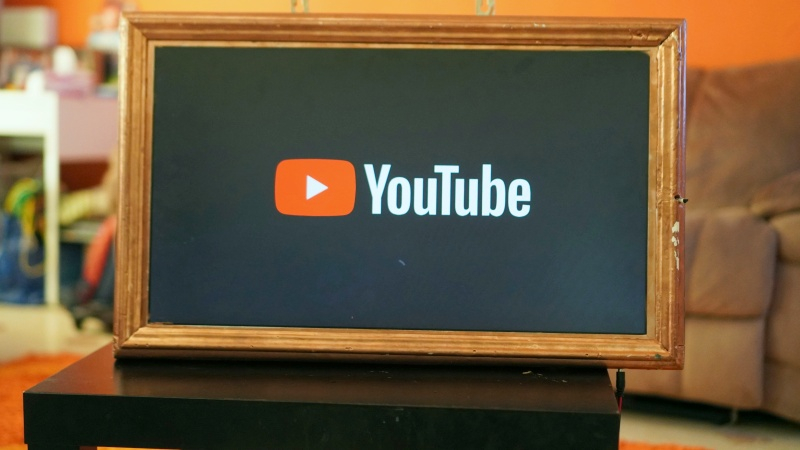 YouTube intensificó el conflicto con los bloqueadores de anuncios, comenzando a eliminar comentarios y descripciones de videos de usuarios.