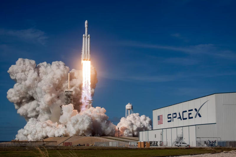SpaceX terminó el año 2025 con una ganancia de 8 mil millones de dólares; al salir a la bolsa, la valoración de la compañía podría superar los 1,5 billones de dólares.