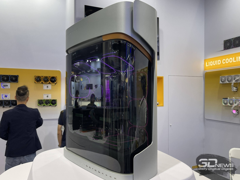 Geometric Future presentó en Computex 2026 enormes carcasas, bloques de alimentación brillantes y los sistemas de refrigeración líquida más recientes.