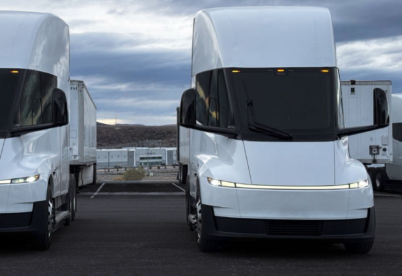El precio de los camiones eléctricos Tesla Semi resultó ser significativamente más alto que el anunciado, pero aún así sigue siendo inferior al de la competencia.