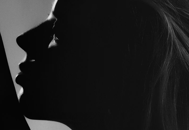 OpenAI retrasó la implementación de chats eróticos en ChatGPT debido a preocupaciones sobre su seguridad