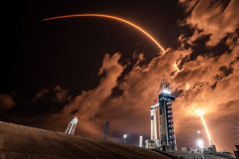 La reguladora FCC criticó a Amazon: primero despliega tus propios satélites y luego quejándote de SpaceX.