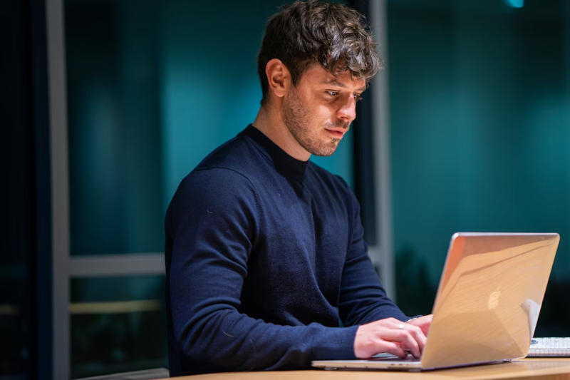 Los usuarios activos de inteligencia artificial se enfrentan a un mayor riesgo de agotamiento profesional.