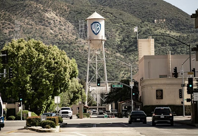 Paramount‑Skydance cerró un acuerdo para comprar Warner Bros Discovery por 110 mil millones de dólares.