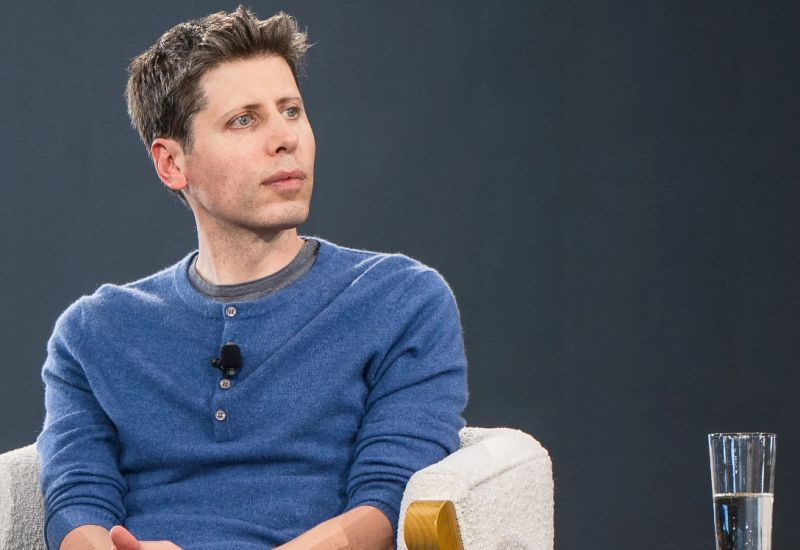 Sam Altman llamó al negocio “lavador” de IA, afirmando que lo usan como excusa para despidos.