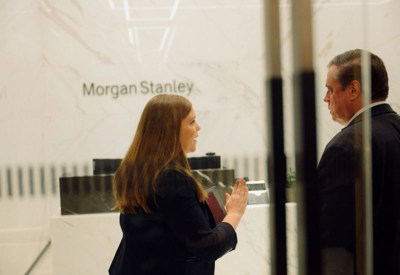 OpenAI recaudaría 10 mil millones de dólares adicionales de inversores privados para cubrir los gastos de la inteligencia artificial.