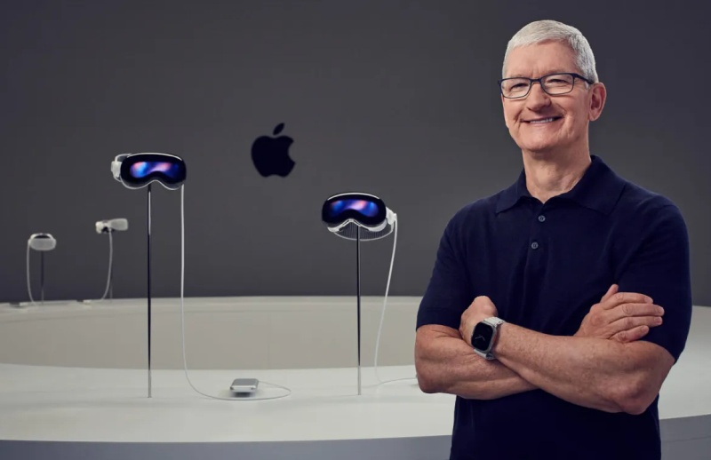 Tim Cook celebra los 50 años de Apple, elogia los logros de la empresa y menciona los impuestos a la importación y su pensión.