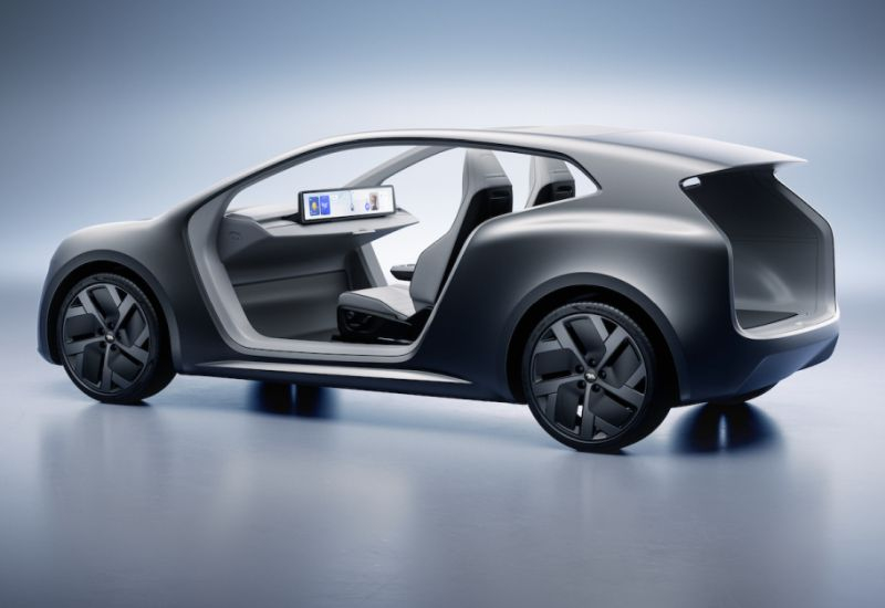 Lucid presentó un concepto de taxi autónomo para competir con el CyberCab de Tesla, entre otras innovaciones