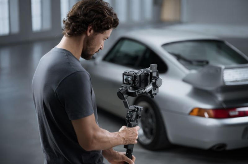 DJI lanzó un estabilizador ligero RS 5, diseñado para cámaras de hasta 3 kg.