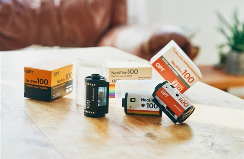 En Japón se presenta la cámara digital llavero OPT100 Neo Film en forma de carrete de película de 35 mm