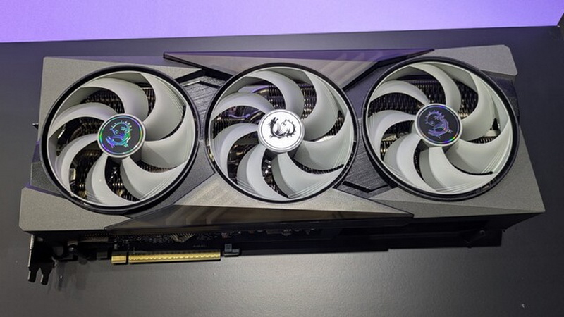 MSI presentó un sistema de enfriamiento con cristales y aspas de ventilador de bronce para las nuevas tarjetas gráficas.