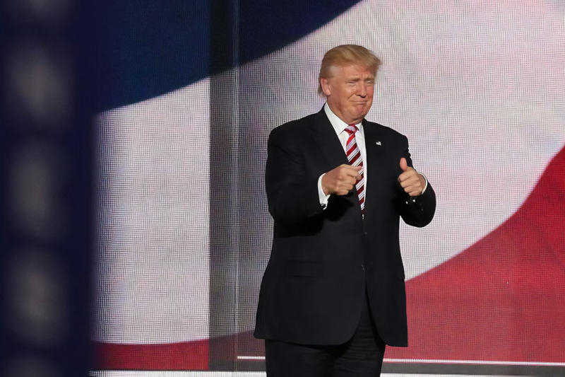 Trump accidentalemente invirtió un millón de dólares en una cadena de restaurantes de sushi, en lugar de en una compañía que produce equipos para inteligencia artificial