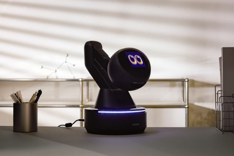 Lenovo mostró una “bola con ojos”: el prototipo del robot asistente de IA Workmate, con un módulo de proyección incorporado y inteligencia artificial.