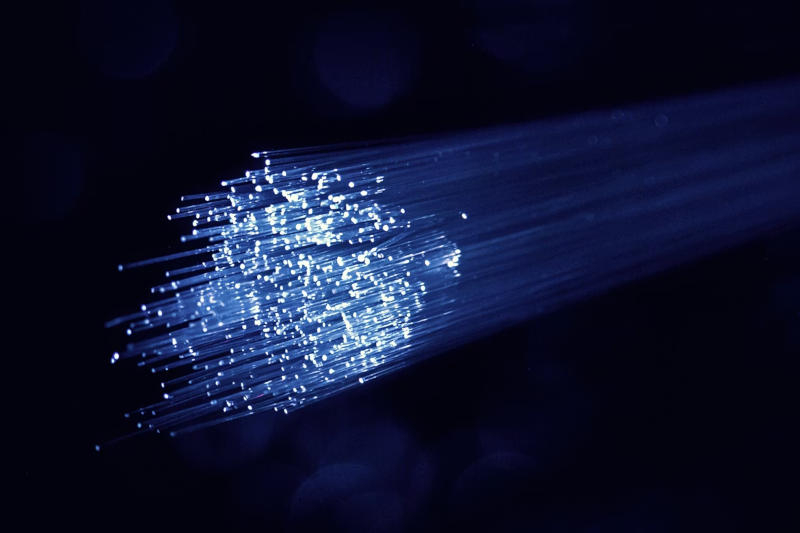 Las redes de fibra óptica se han convertido en una herramienta de espionaje: oídos en las paredes, escuchando conversaciones cercanas
