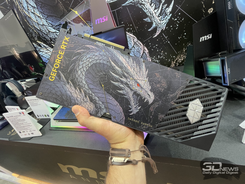 MSI presentó la GeForce RTX 5080 Suprim en una edición de aniversario Draco Epic con un gran dragón en la parte trasera.