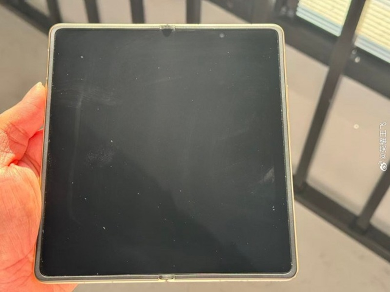 Oppo y Honor se están preparando para lanzar teléfonos plegables sin pliegues en la pantalla: realmente es una solución nueva.