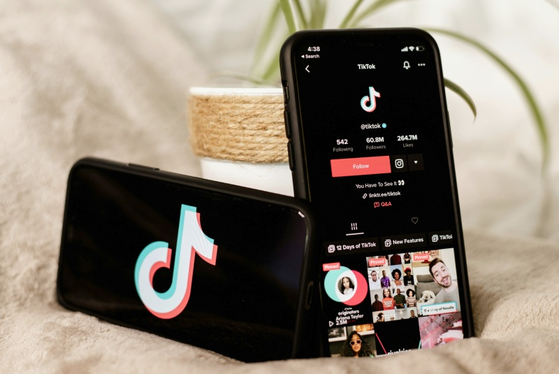 TikTok se enfrenta a Booking: ahora puedes reservar viajes y hoteles simplemente viendo videos