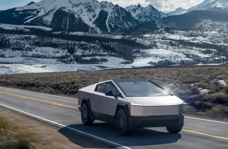 Tesla retira 173 Cybertrucks por riesgo de desprendimiento de ruedas en modelos con tracción trasera.