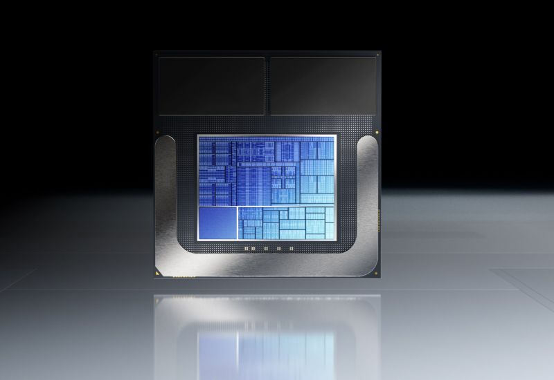 Intel tendrá que aumentar la producción de chips de 10 nm este año debido a la escasez de microchips.