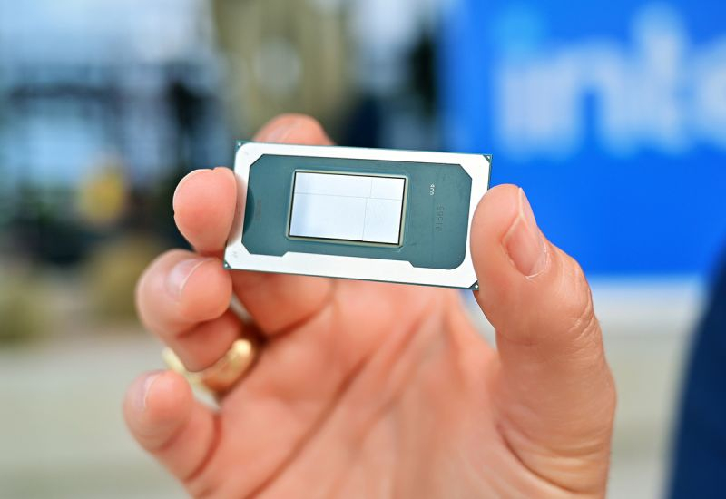 El boom de la IA hizo que la demanda de procesadores Intel aumentara, y las acciones subieron un 20 % tras el informe.