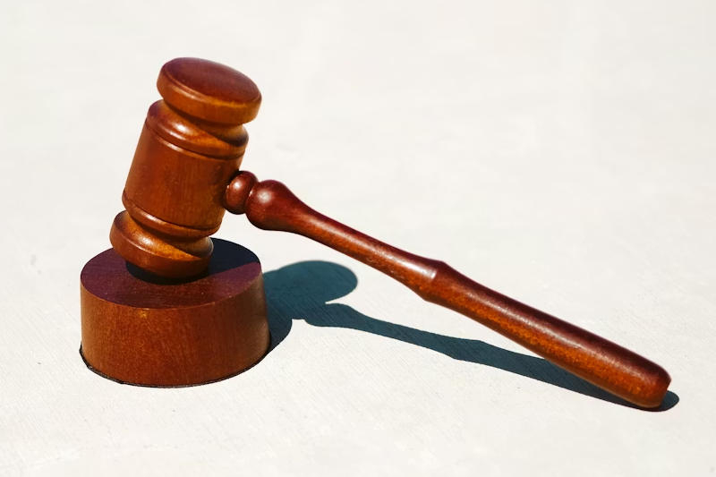 La máscara ya no ve a OpenAI y a Sam Altman como estafadores, pero el litigio sigue en preparación