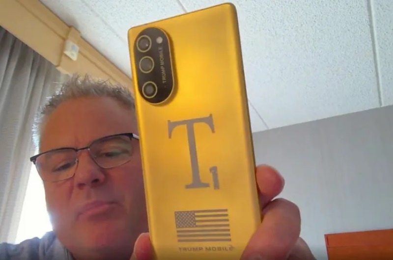 Trump Mobile presentó un nuevo diseño del smartphone T1 Phone y explicó las razones de la demora en su lanzamiento