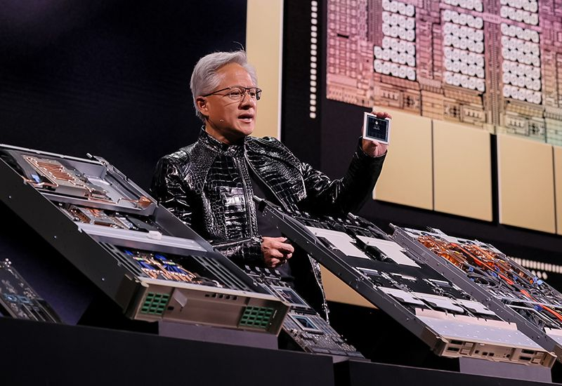 La disminución de los ritmos de crecimiento del precio de las acciones de Nvidia redujo la ganancia del fundador de la compañía en el año pasado en un 27 %.