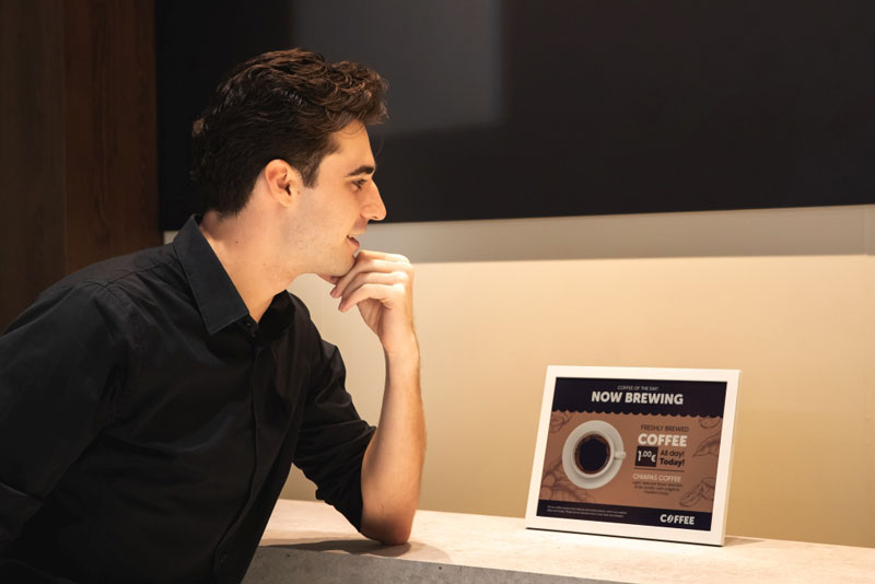 Samsung debutará una pantalla única de E‑Ink con tintas electrónicas coloridas, fabricada a partir de fitoplancton.