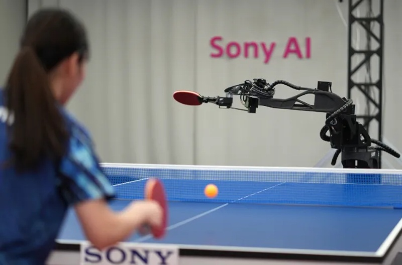 Sony lanzó un robot que por primera vez derrota a jugadores profesionales de tenis de mesa.