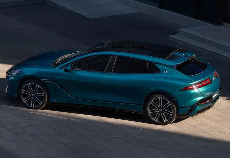 BYD lanzó el coche eléctrico Denza Z9 GT, capaz de recorrer 1 036 km sin recargar.