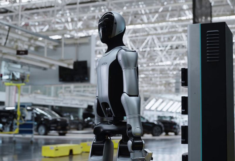 China acelera la adopción de robots: la producción de máquinas industriales aumentó un 31 % en un año