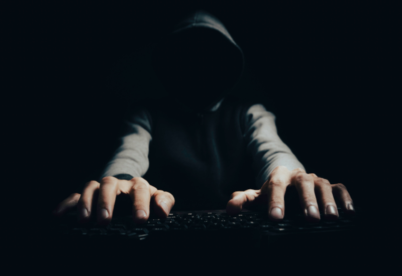 Los hackers intercambian roles: el nuevo grupo PCPJack toma control de las redes infectadas.